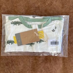 Kyte baby long sleeve zip romper in Dino